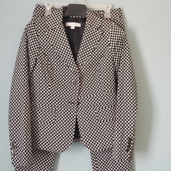 New York and Company Capri Suit - Picture 1 of 6